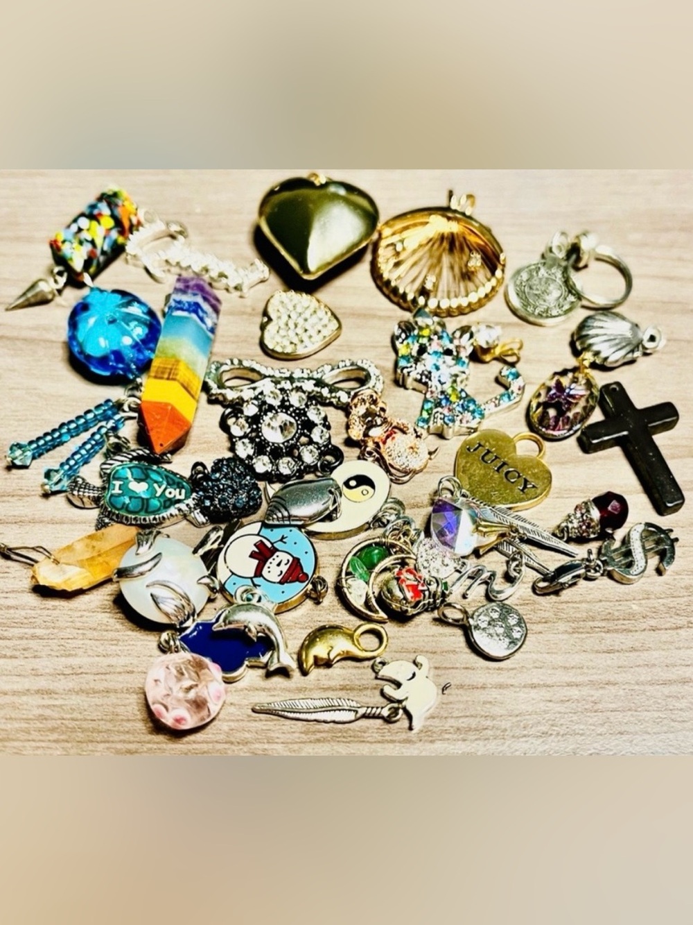 Vintage  Pendants and trinkets lot